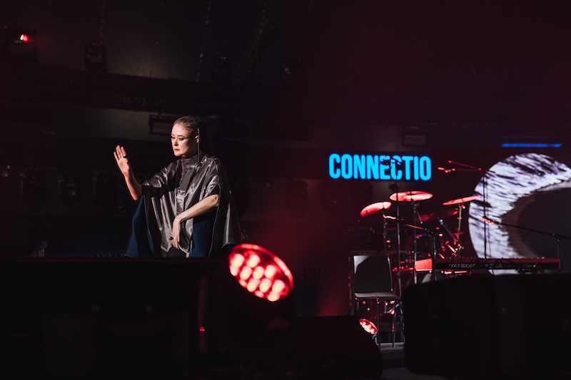 Lovetomorrow_KAT-AUSTEN_Atmosphere credit @tinneconjaertsphotography and Love Tomorrow